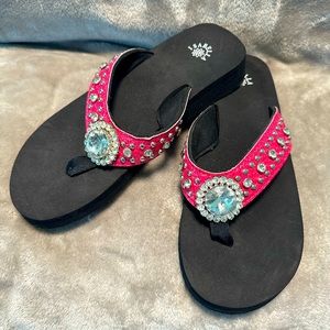 Cute pink sandals w/clear sparkles